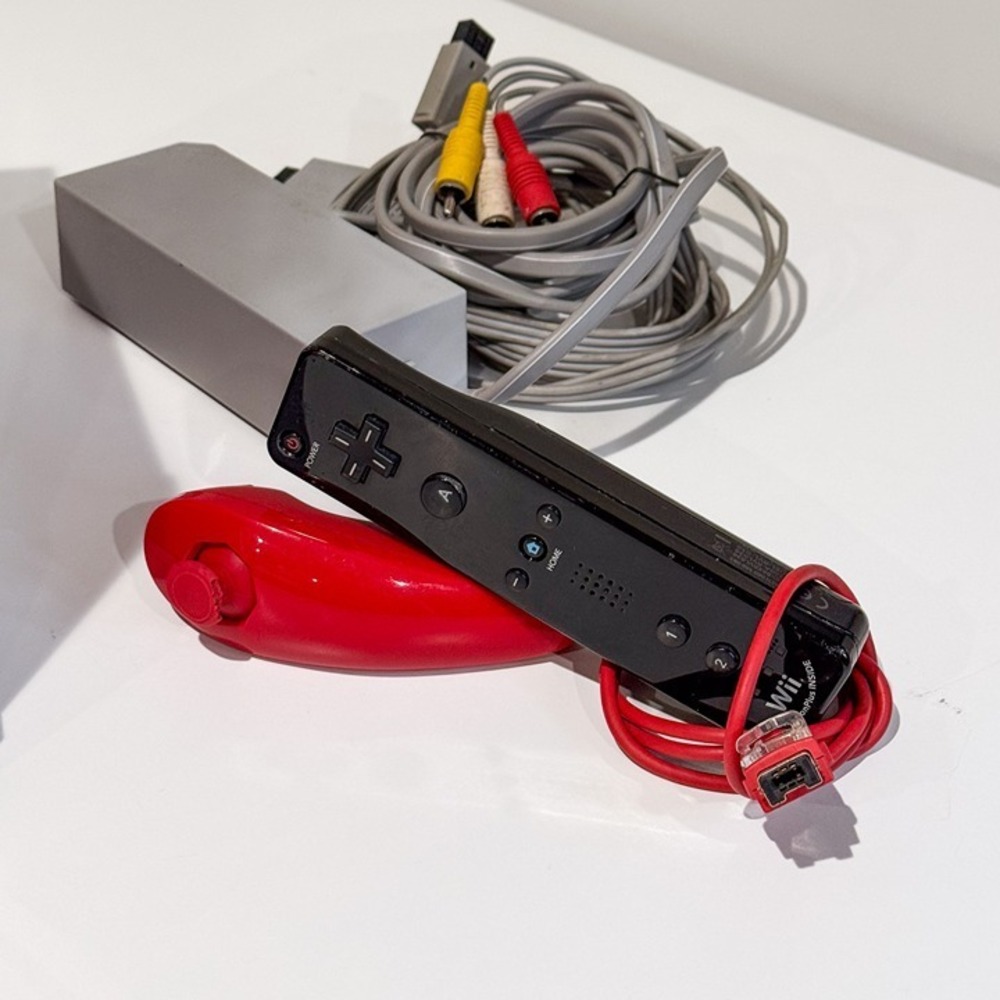 Red Nintendo Wii Console Bundle RVL-001 w/ Controller, Nunchuk, Cables - Tested - Picture 4 of 11